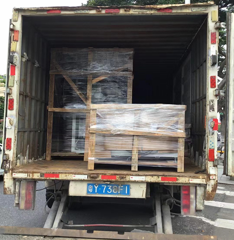 高周波雙頭油壓機(jī)出貨實圖